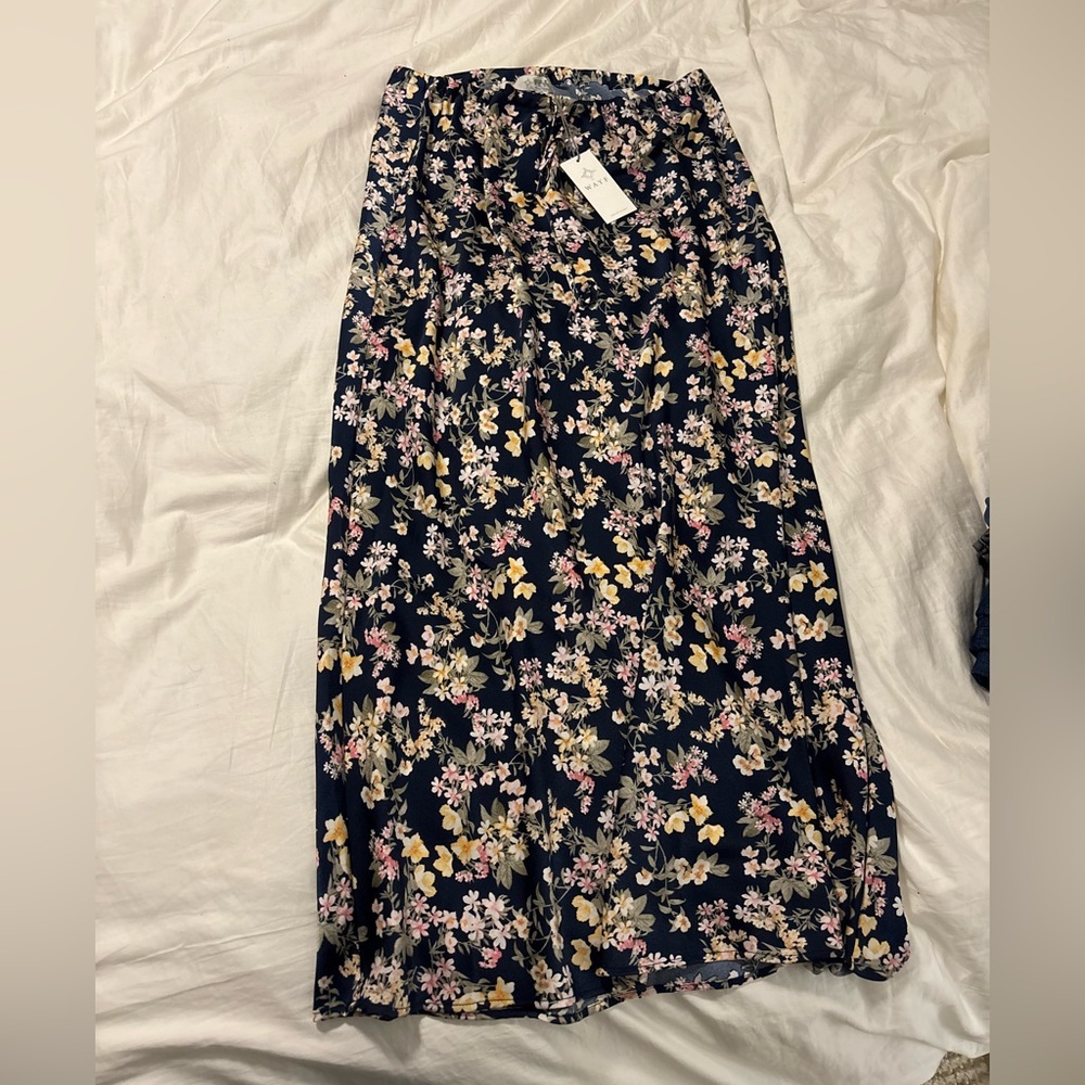 Brand New Floral Navy Skirt: tags still on